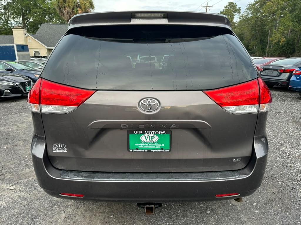 Toyota Sienna LE FWD 8-Passenger V6 2013