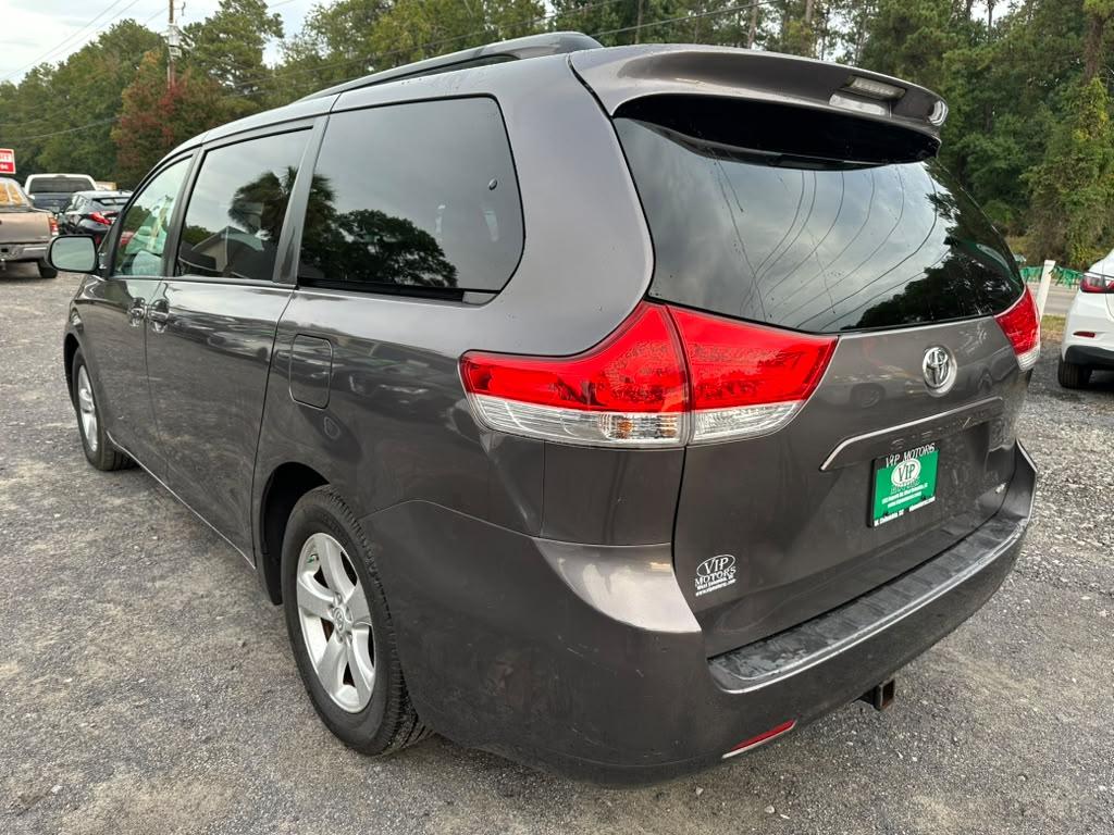 Toyota Sienna LE FWD 8-Passenger V6 2013