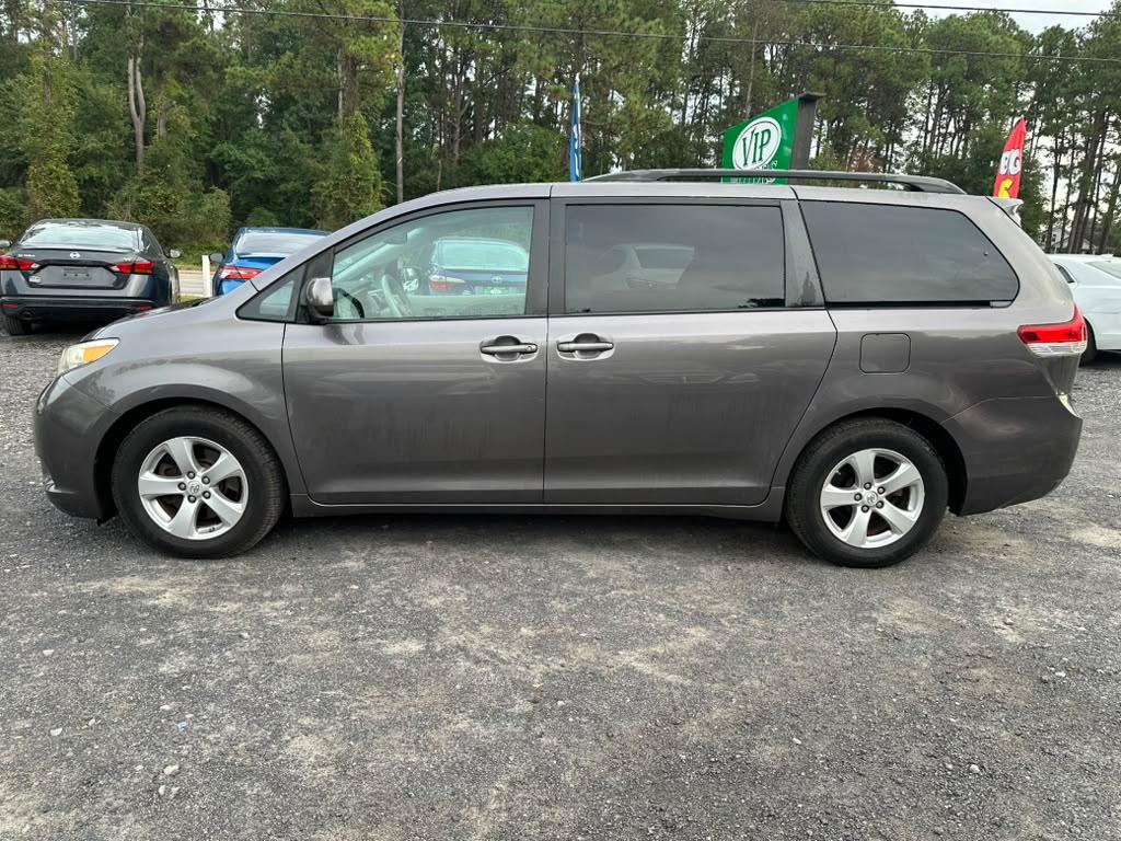 Toyota Sienna LE FWD 8-Passenger V6 2013