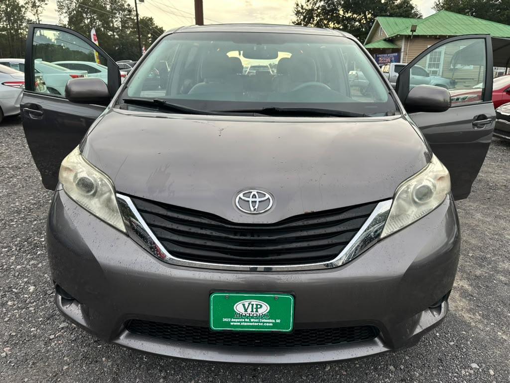 Toyota Sienna LE FWD 8-Passenger V6 2013