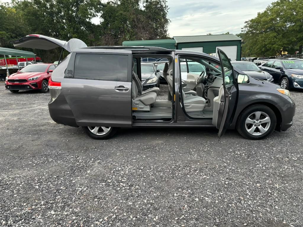 Toyota Sienna LE FWD 8-Passenger V6 2013