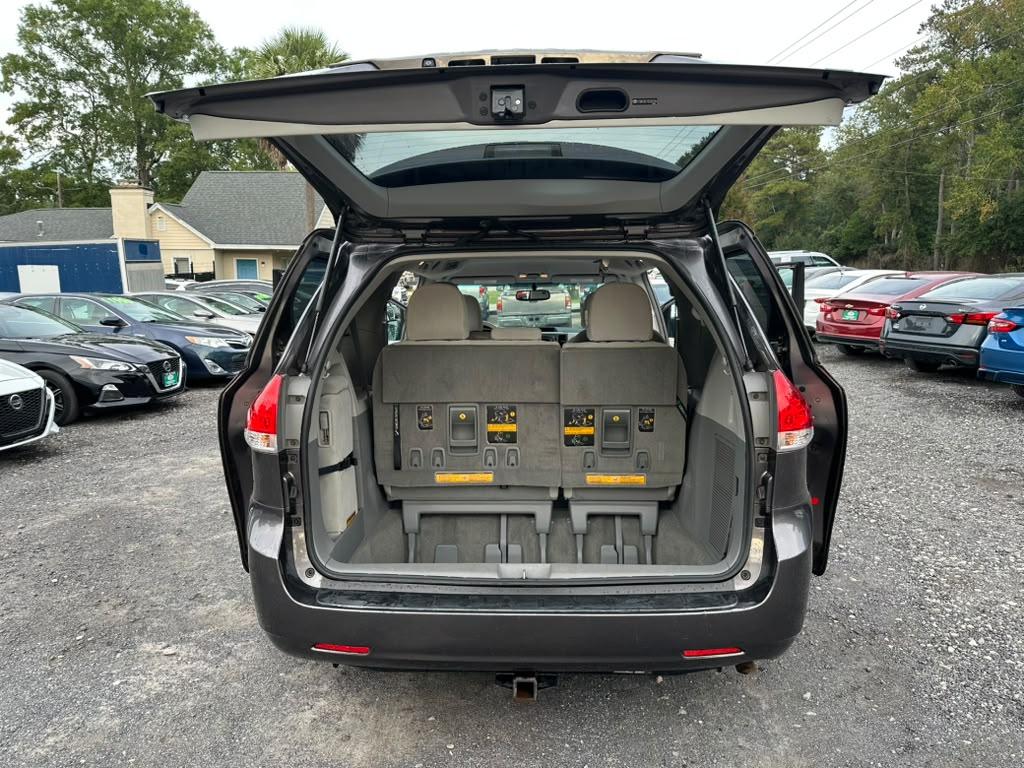 Toyota Sienna LE FWD 8-Passenger V6 2013
