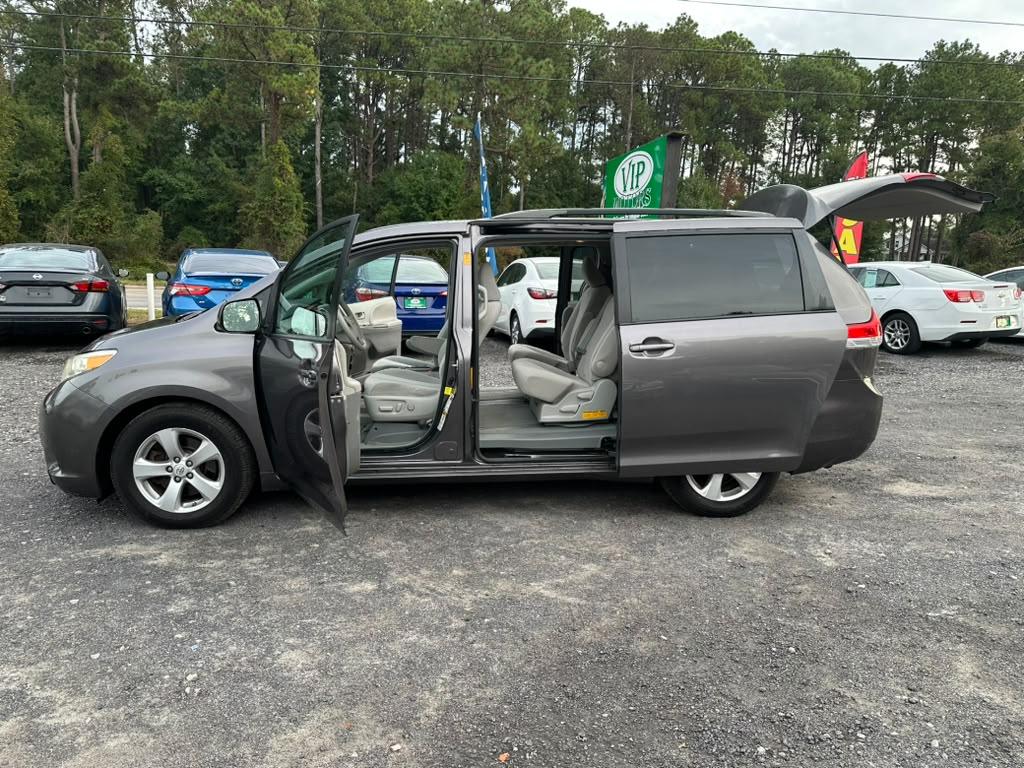 Toyota Sienna LE FWD 8-Passenger V6 2013