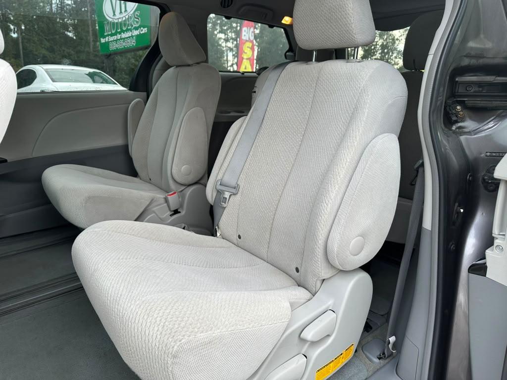 Toyota Sienna LE FWD 8-Passenger V6 2013