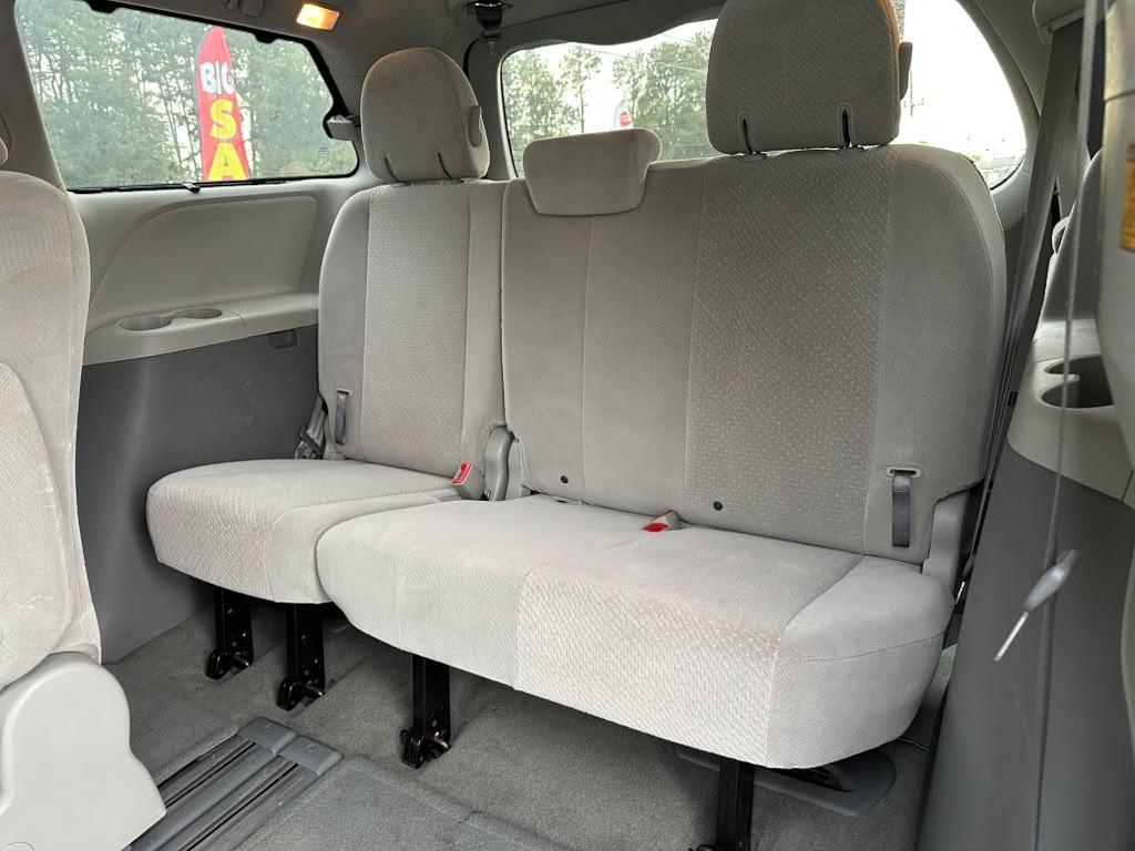 Toyota Sienna LE FWD 8-Passenger V6 2013