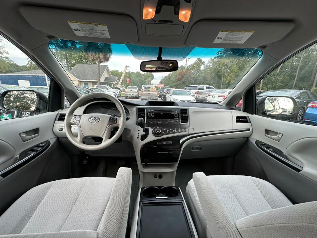 Toyota Sienna LE FWD 8-Passenger V6 2013