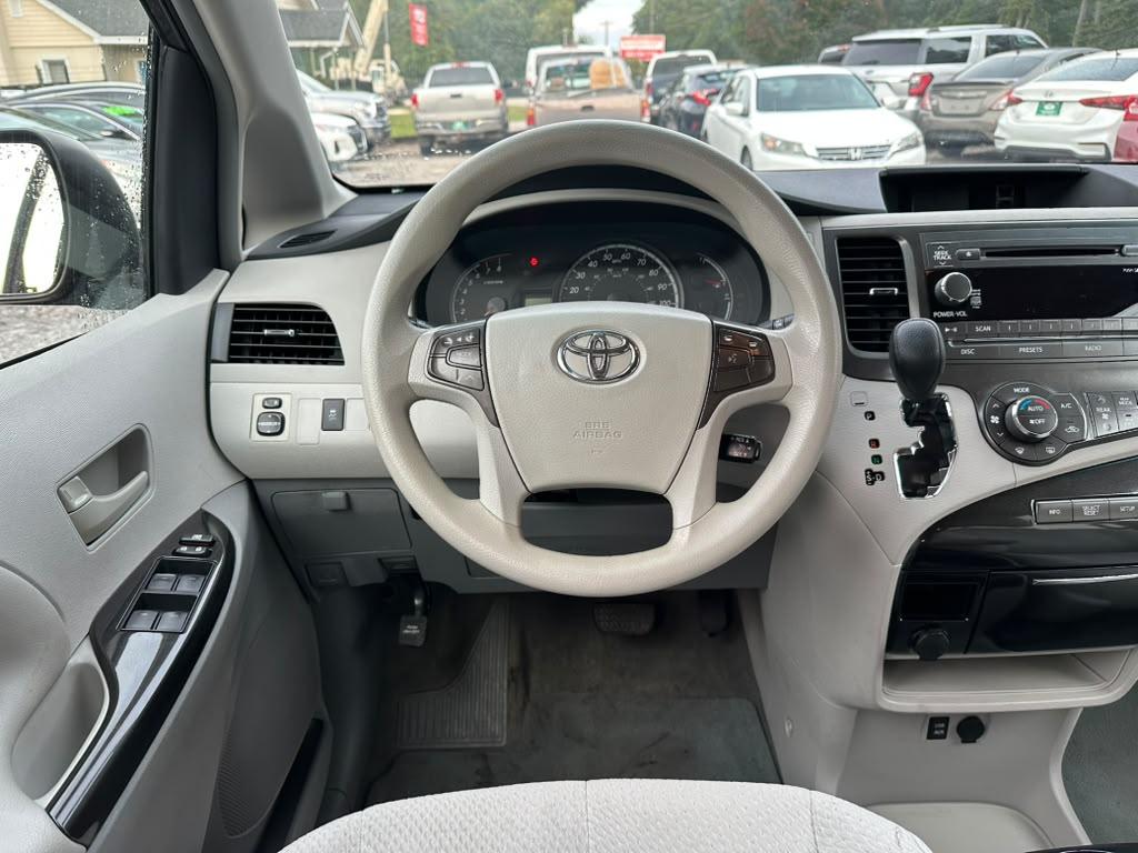 Toyota Sienna LE FWD 8-Passenger V6 2013