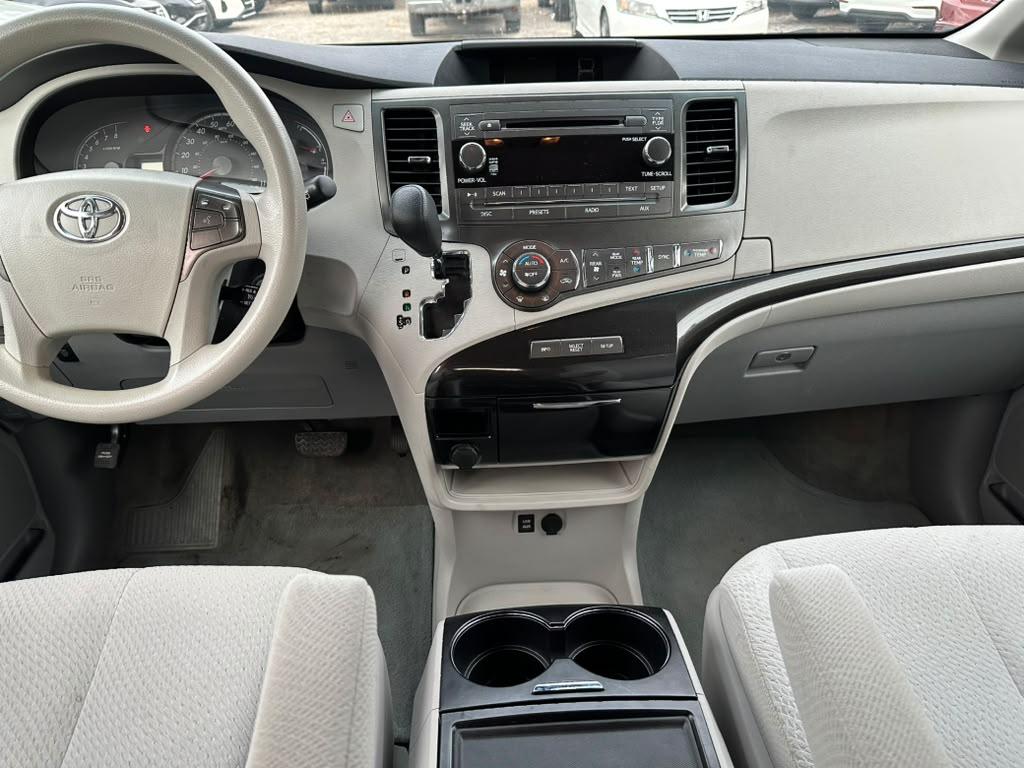 Toyota Sienna LE FWD 8-Passenger V6 2013