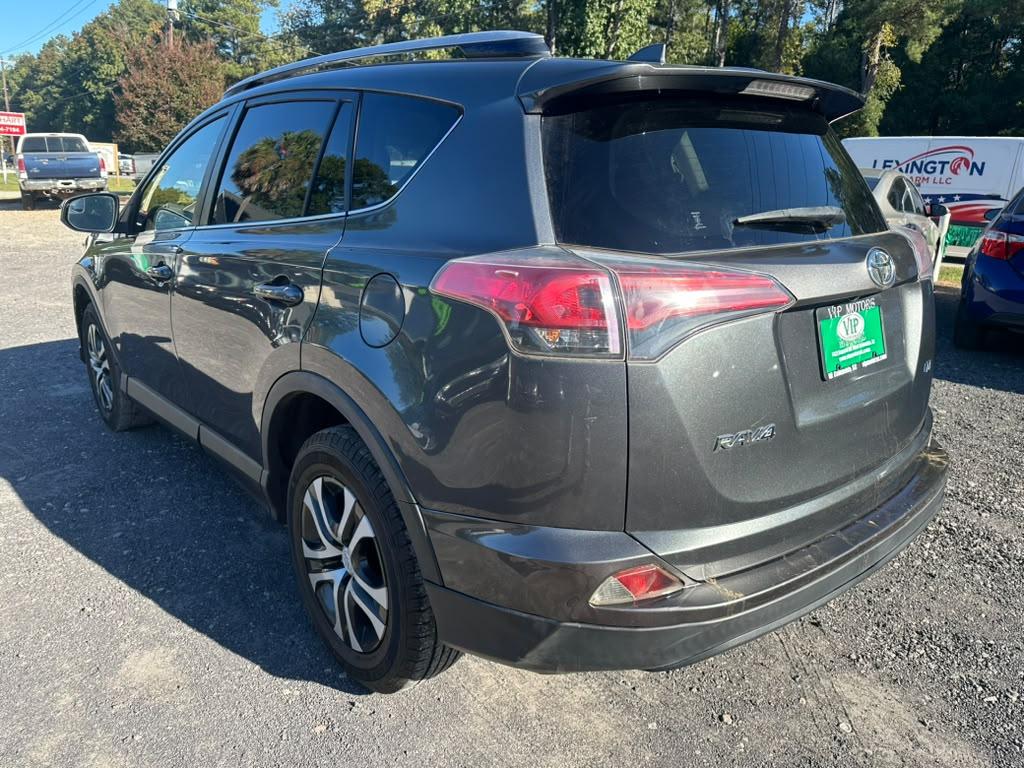 Toyota RAV4 LE FWD 2018