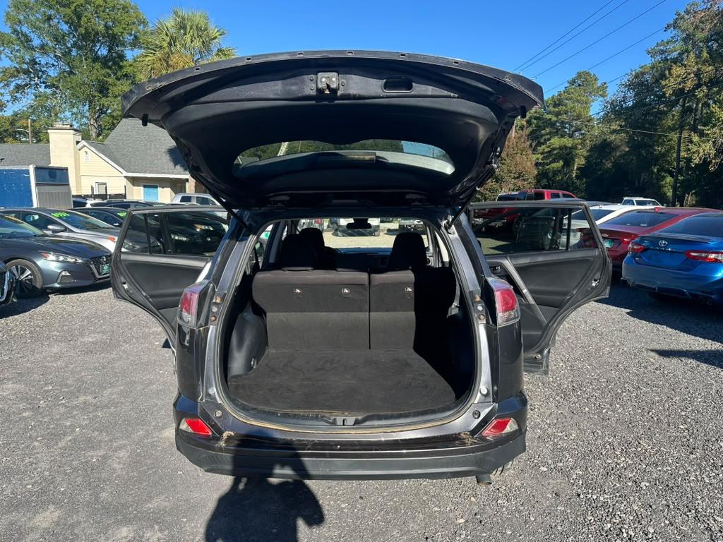 Toyota RAV4 LE FWD 2018