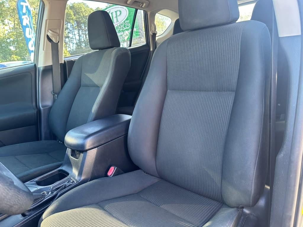 Toyota RAV4 LE FWD 2018