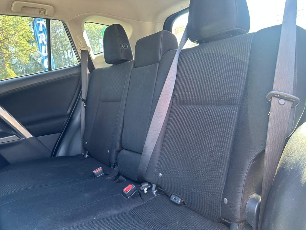 Toyota RAV4 LE FWD 2018