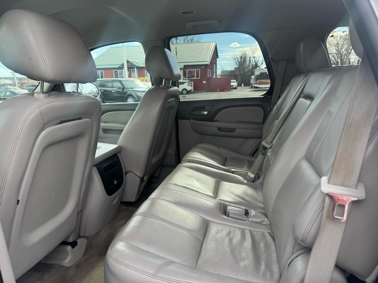 Chevrolet Tahoe 4WD 4dr 1500 LT 2011