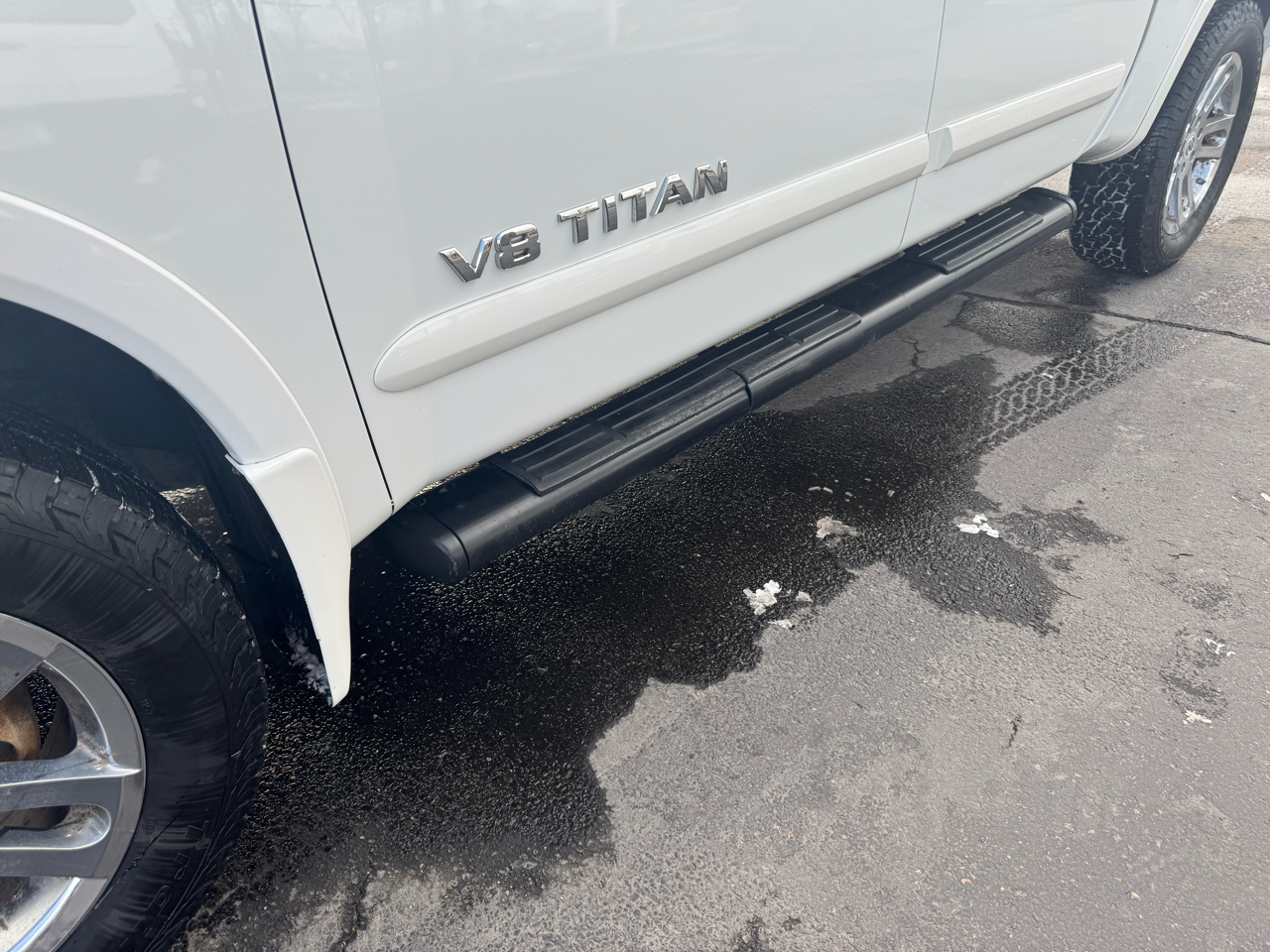 Nissan Titan 4WD Crew Cab SWB SL 2011