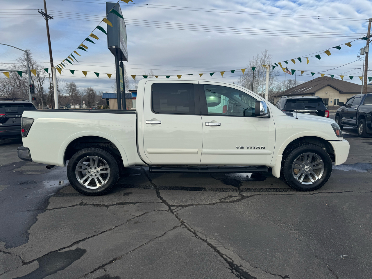 Nissan Titan 4WD Crew Cab SWB SL 2011