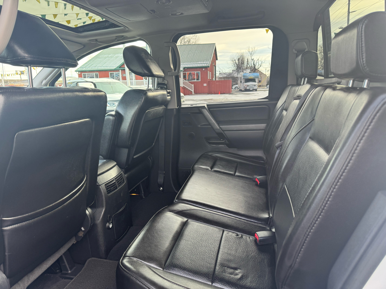 Nissan Titan 4WD Crew Cab SWB SL 2011