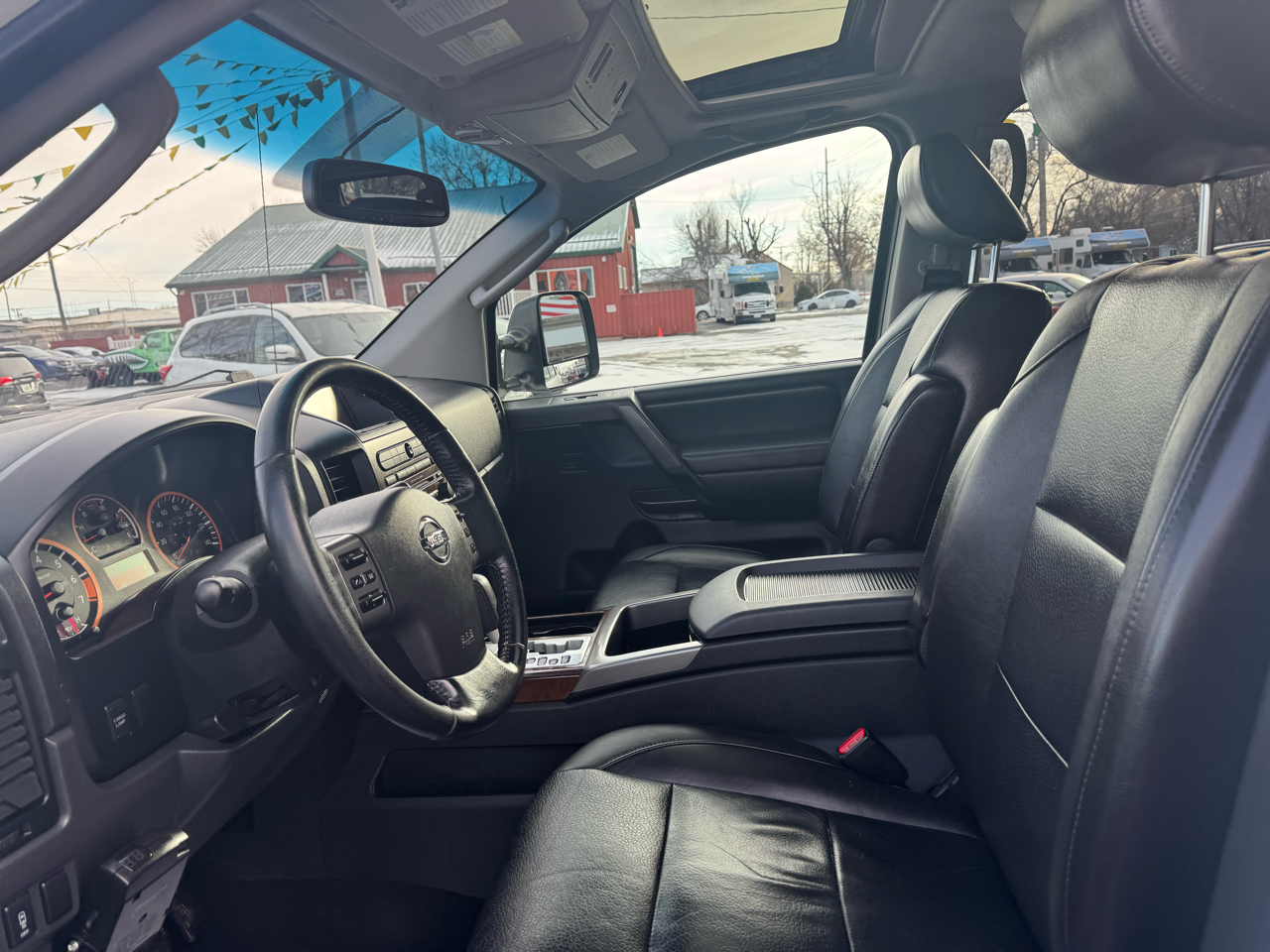 Nissan Titan 4WD Crew Cab SWB SL 2011