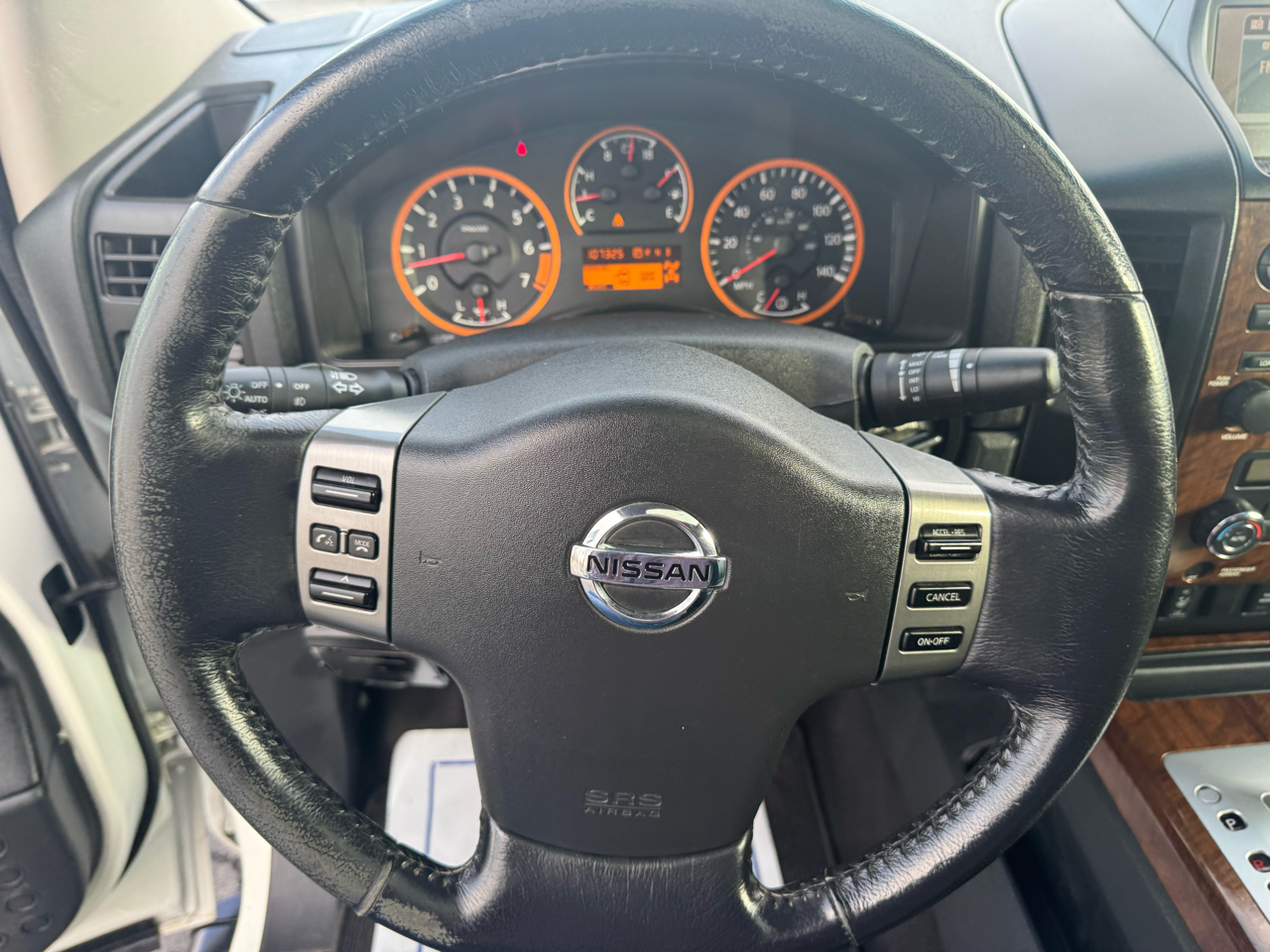 Nissan Titan 4WD Crew Cab SWB SL 2011