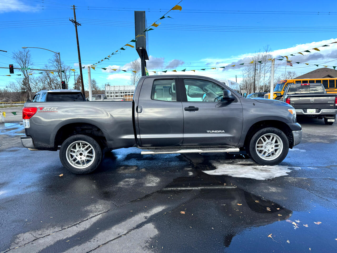 Toyota Tundra 2WD Truck Dbl 4.6L V8 6-Spd AT (Natl) 2011