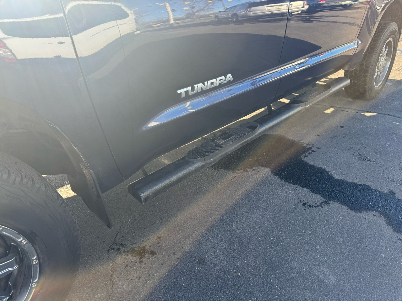 Toyota Tundra 4WD Truck CrewMax 5.7L V8 6-Spd AT LTD (Natl) 2011