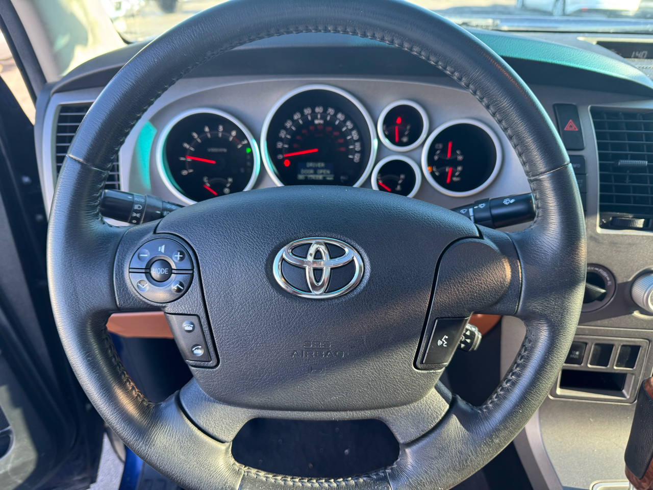 Toyota Tundra 4WD Truck CrewMax 5.7L V8 6-Spd AT LTD (Natl) 2011