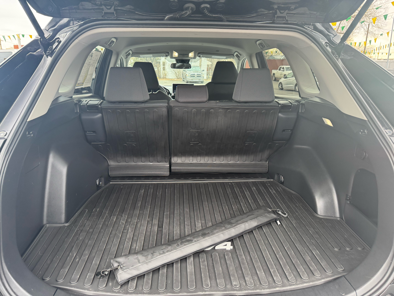 Toyota RAV4 XLE AWD (Natl) 2024