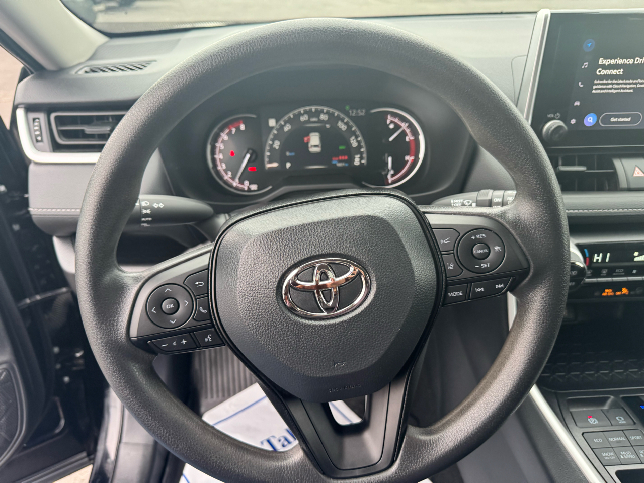 Toyota RAV4 XLE AWD (Natl) 2024
