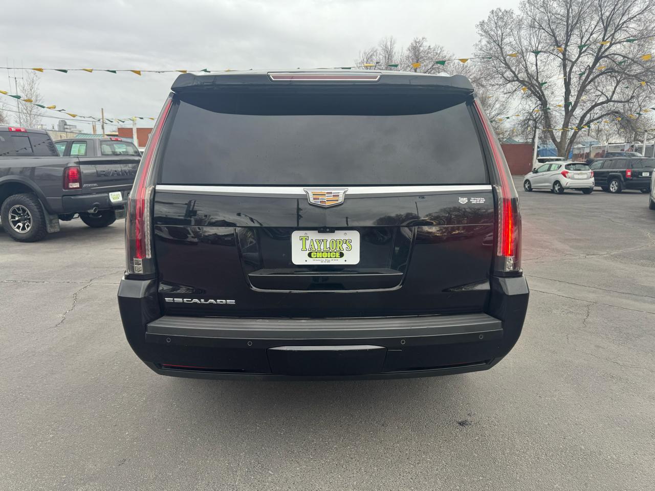 Cadillac Escalade ESV 4WD 4dr Premium Luxury 2017