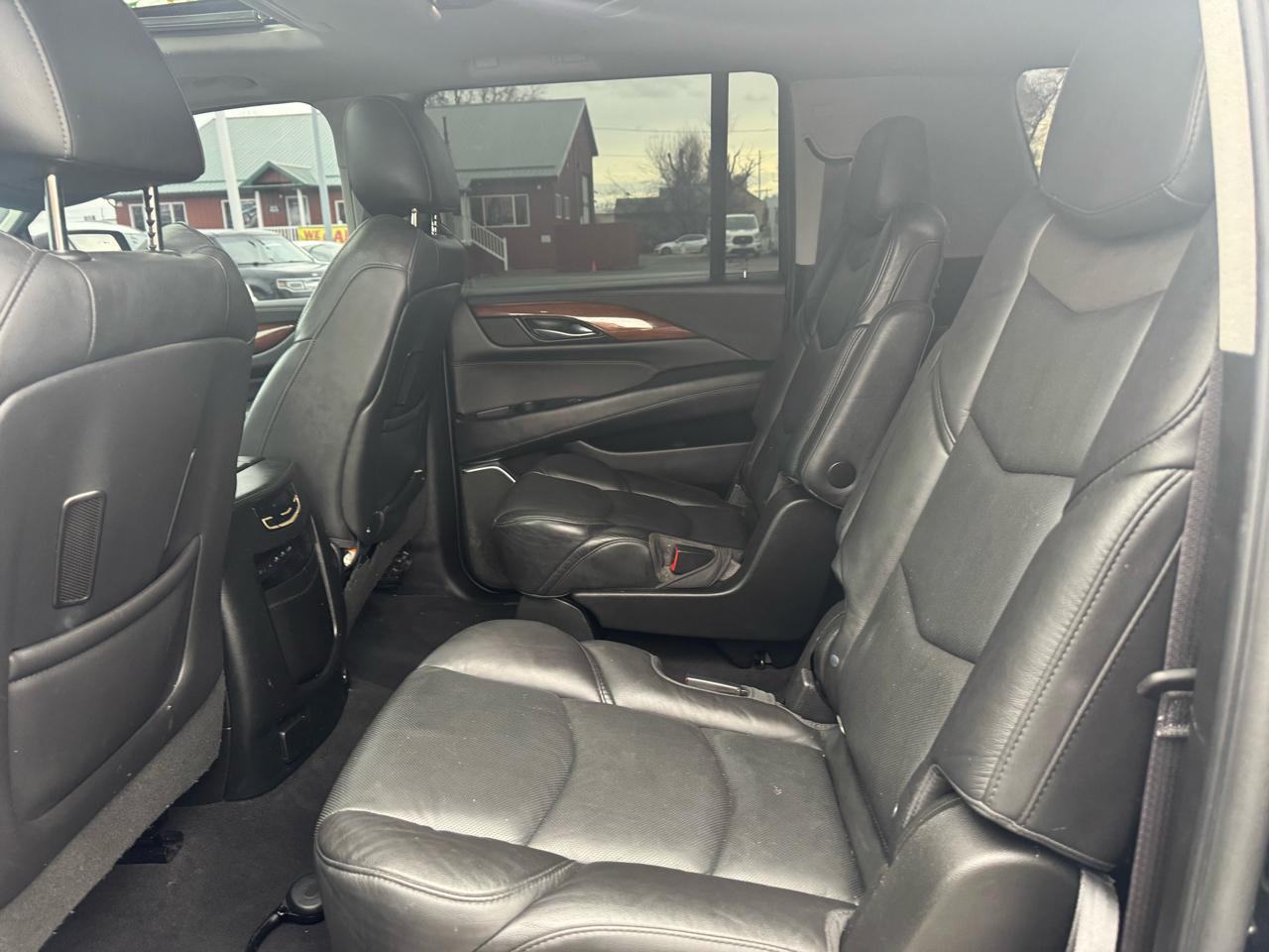 Cadillac Escalade ESV 4WD 4dr Premium Luxury 2017