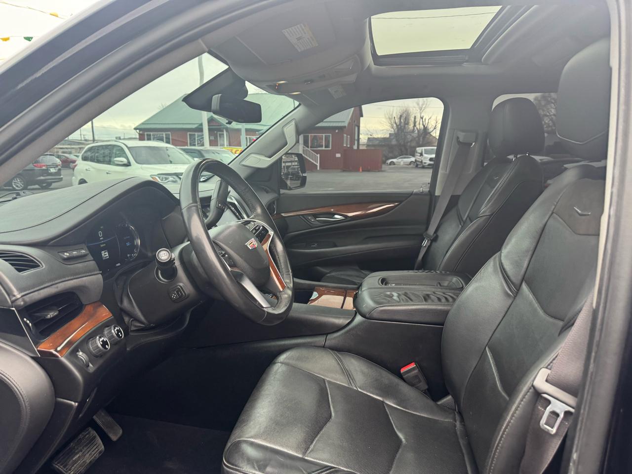 Cadillac Escalade ESV 4WD 4dr Premium Luxury 2017