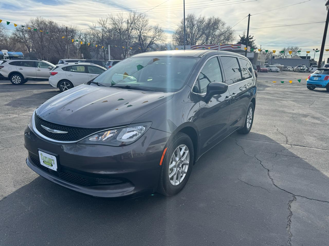 Chrysler Voyager LX FWD 2021