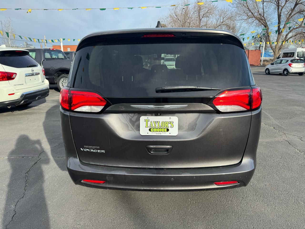 Chrysler Voyager LX FWD 2021