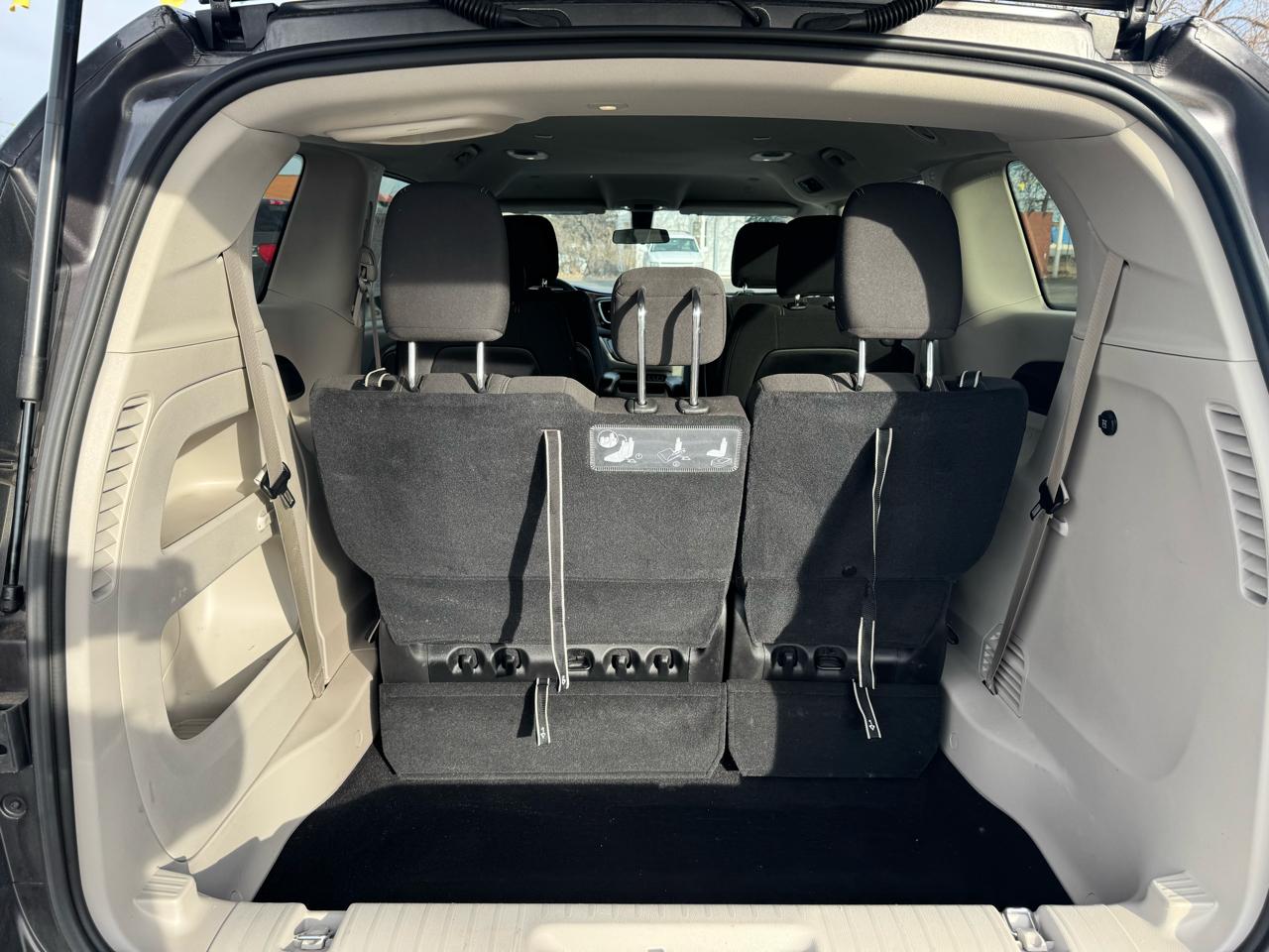 Chrysler Voyager LX FWD 2021