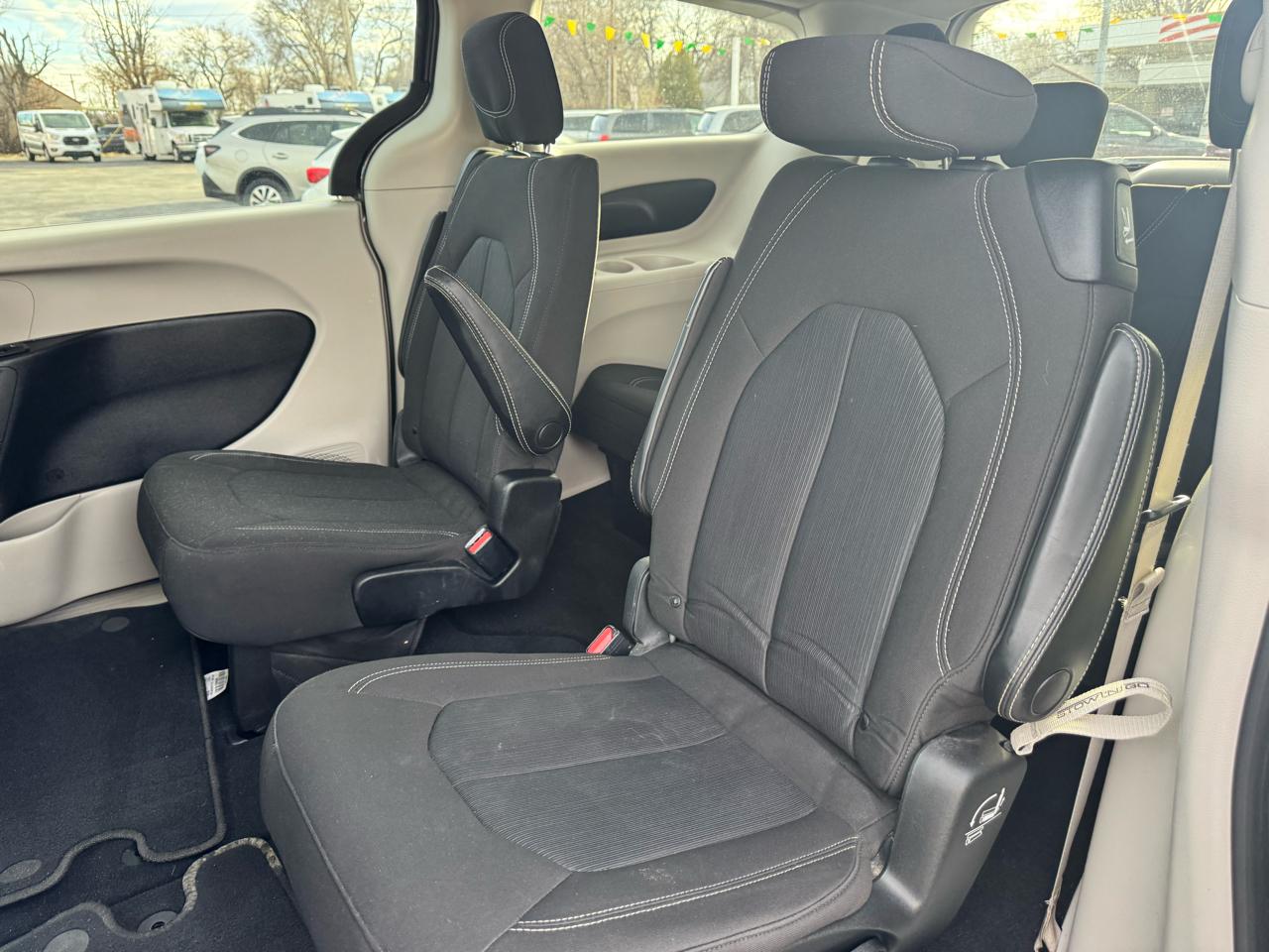 Chrysler Voyager LX FWD 2021