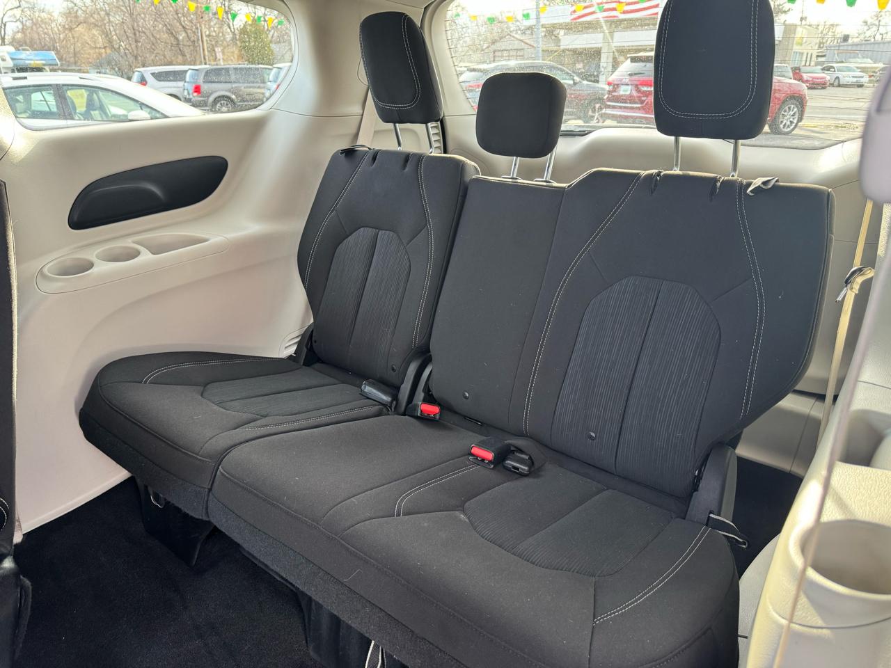 Chrysler Voyager LX FWD 2021