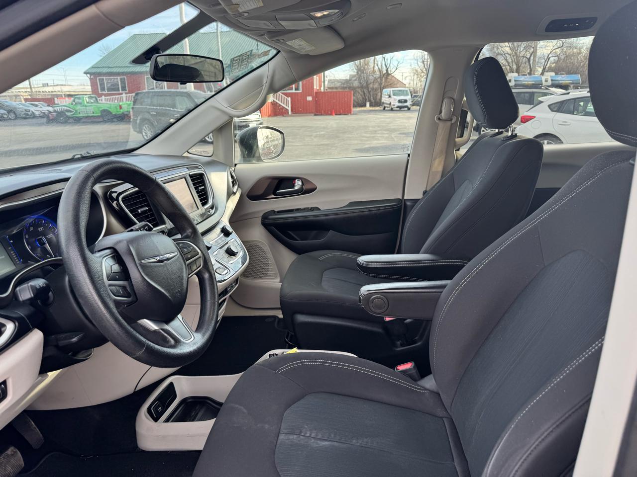 Chrysler Voyager LX FWD 2021