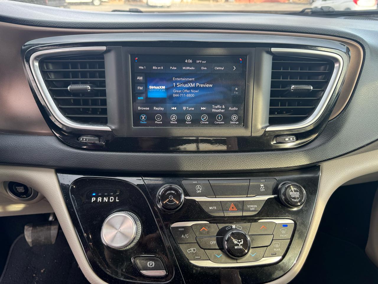 Chrysler Voyager LX FWD 2021