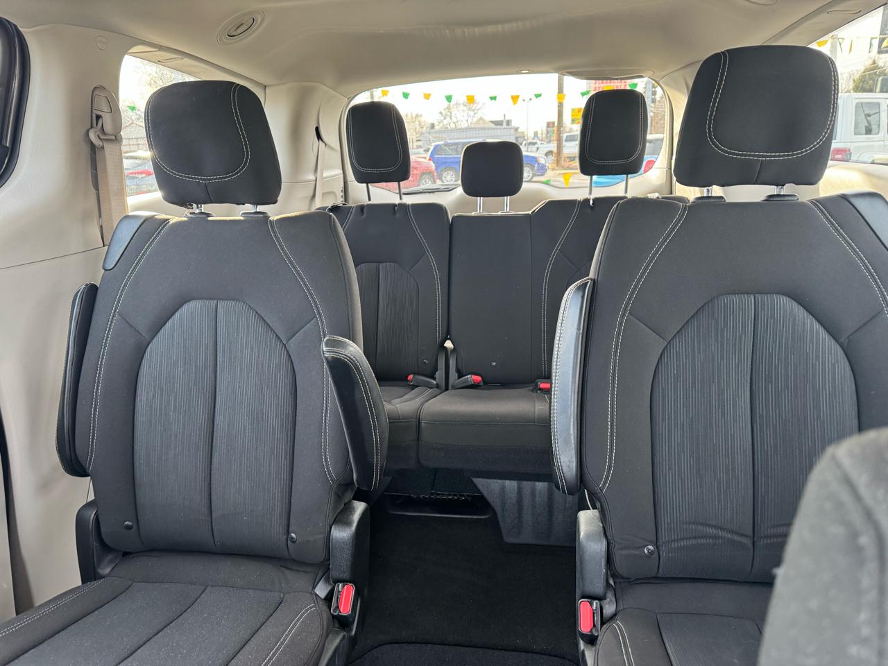 Chrysler Voyager LX FWD 2021