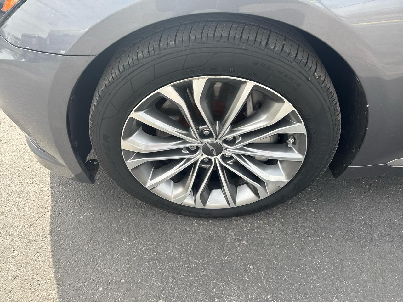 Hyundai Genesis 4dr Sdn V6 3.8L AWD 2015