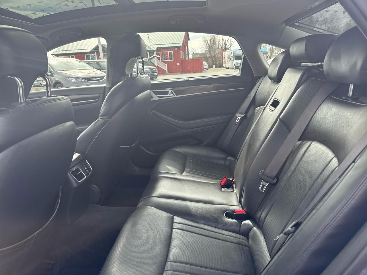 Hyundai Genesis 4dr Sdn V6 3.8L AWD 2015