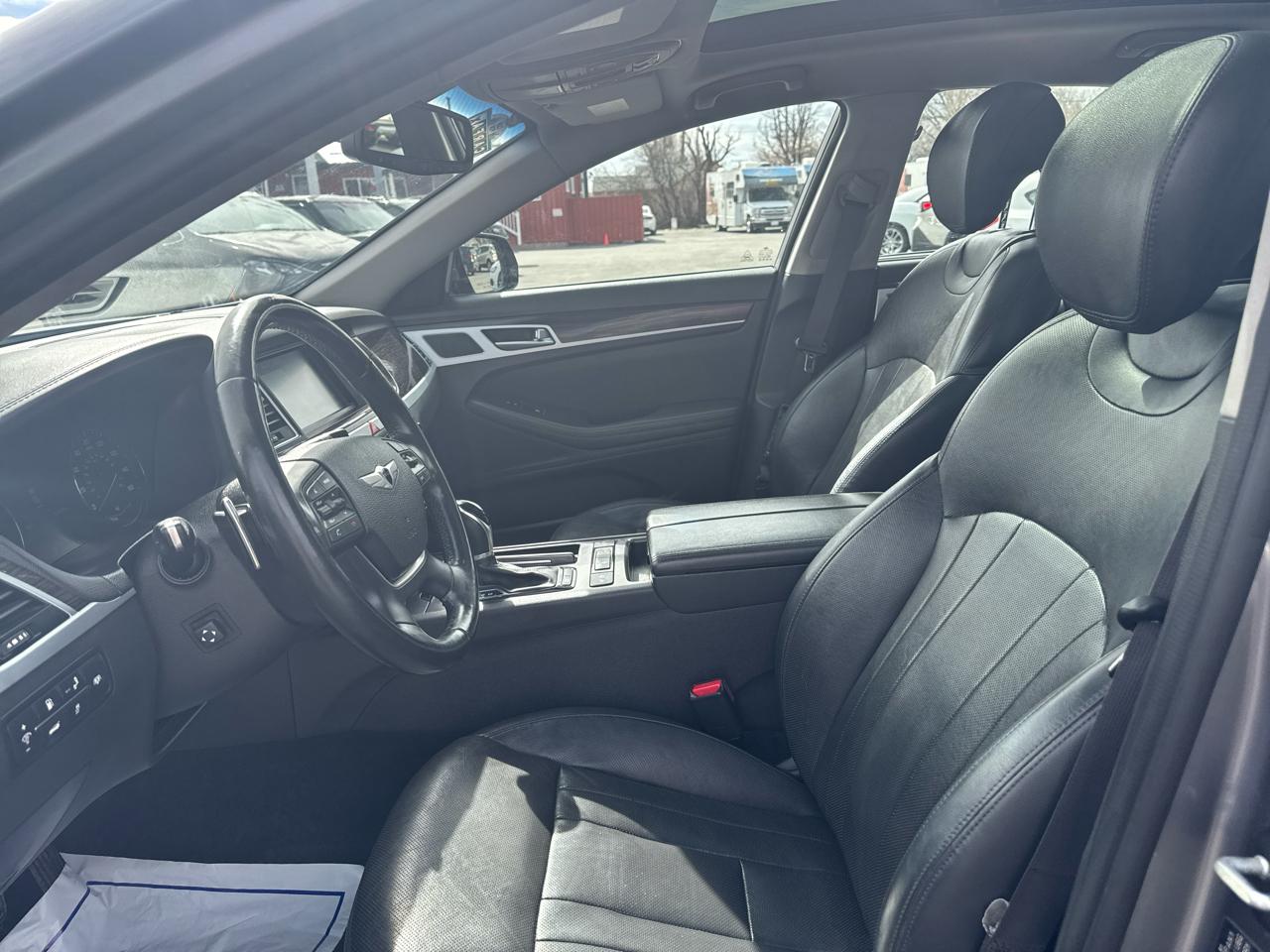 Hyundai Genesis 4dr Sdn V6 3.8L AWD 2015