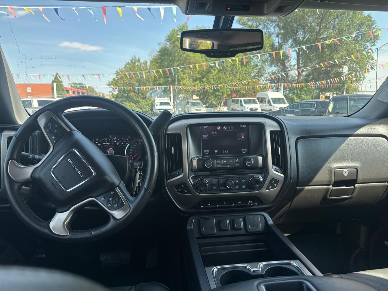 GMC Sierra 1500 4WD Crew Cab 143.5" Denali 2014