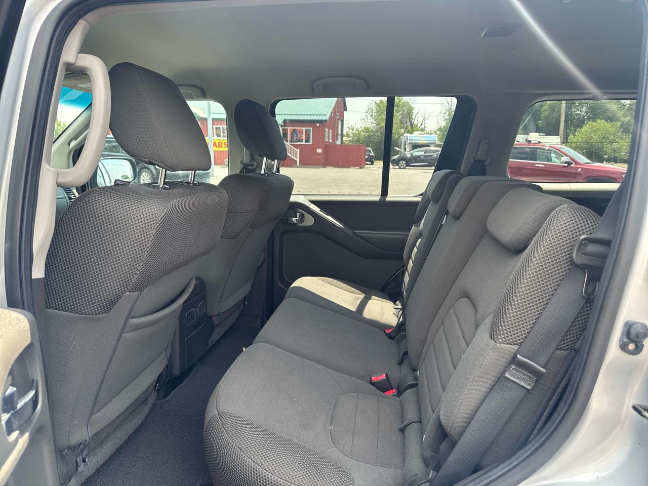 Nissan Pathfinder 4WD 4dr V6 S 2011