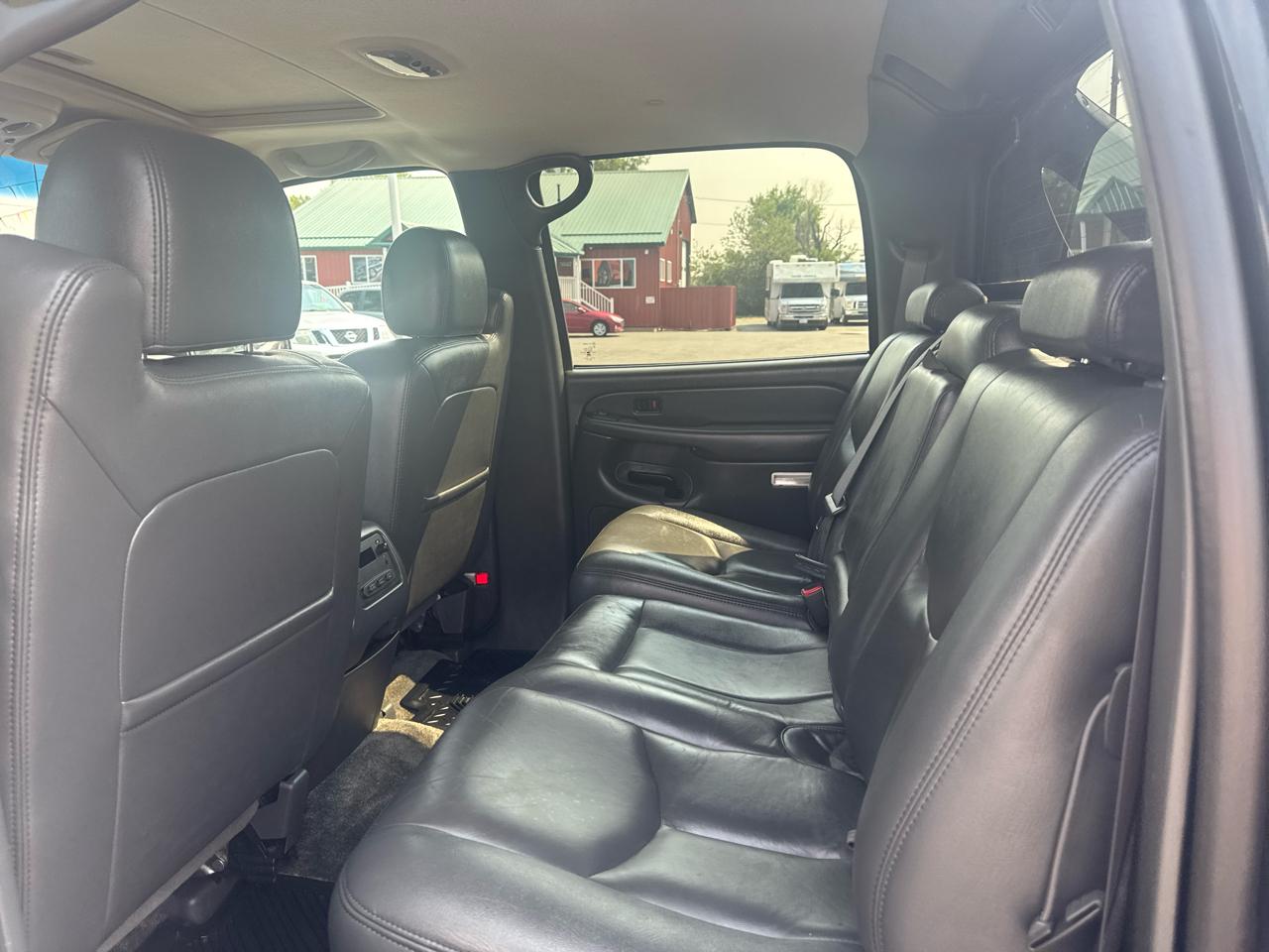 Chevrolet Avalanche 1500 5dr Crew Cab 130" WB 4WD 2003