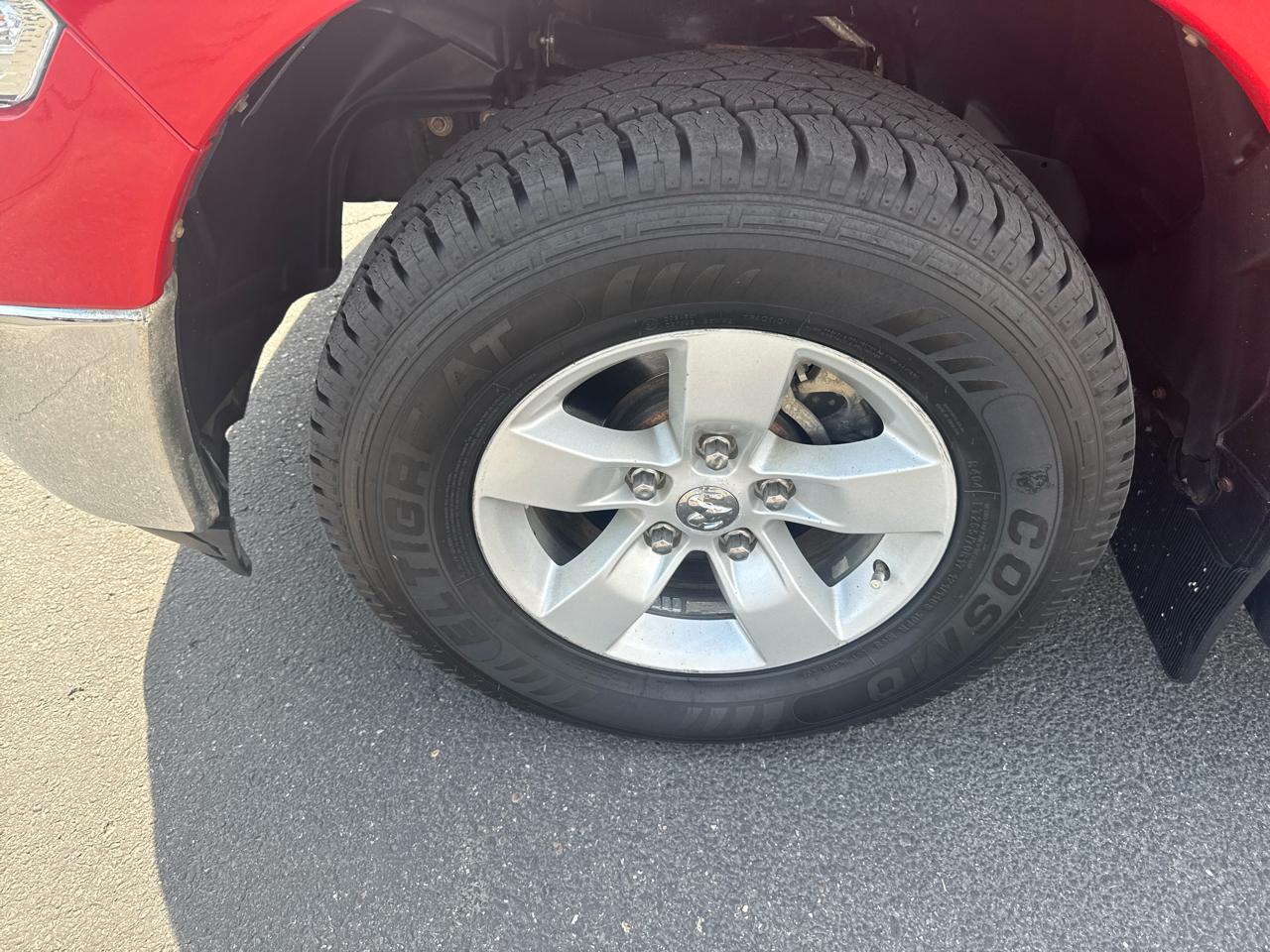 RAM 1500 4WD Quad Cab 140.5" SLT 2017