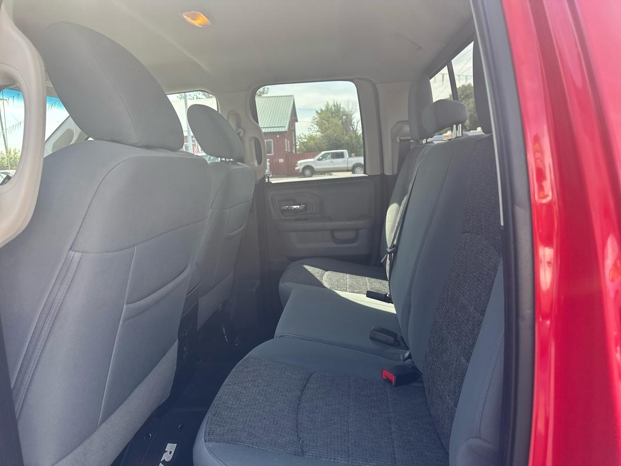 RAM 1500 4WD Quad Cab 140.5" SLT 2017