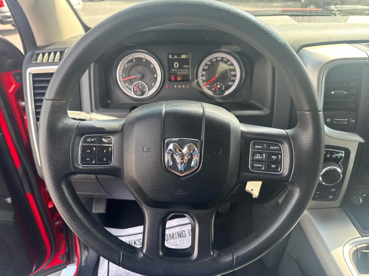 RAM 1500 4WD Quad Cab 140.5" SLT 2017