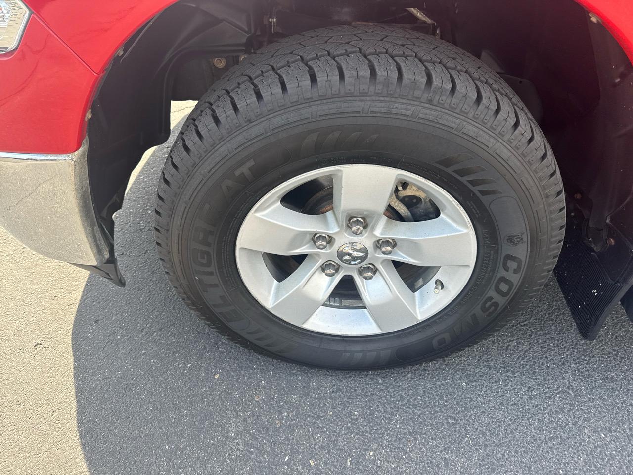 RAM 1500 4WD Quad Cab 140.5" SLT 2017