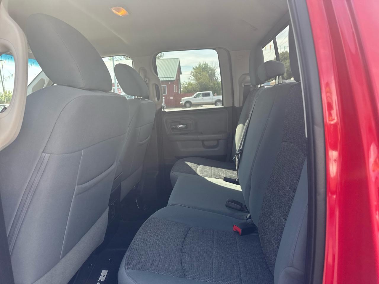 RAM 1500 4WD Quad Cab 140.5" SLT 2017