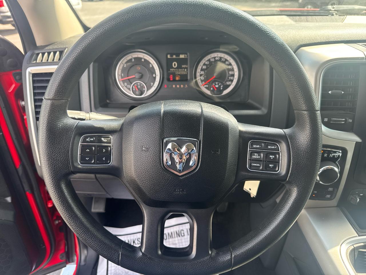 RAM 1500 4WD Quad Cab 140.5" SLT 2017